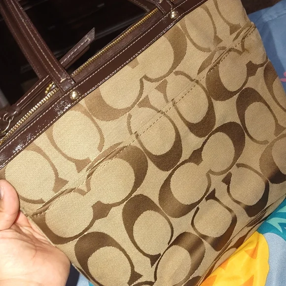 Coach - Picture 4 of 7